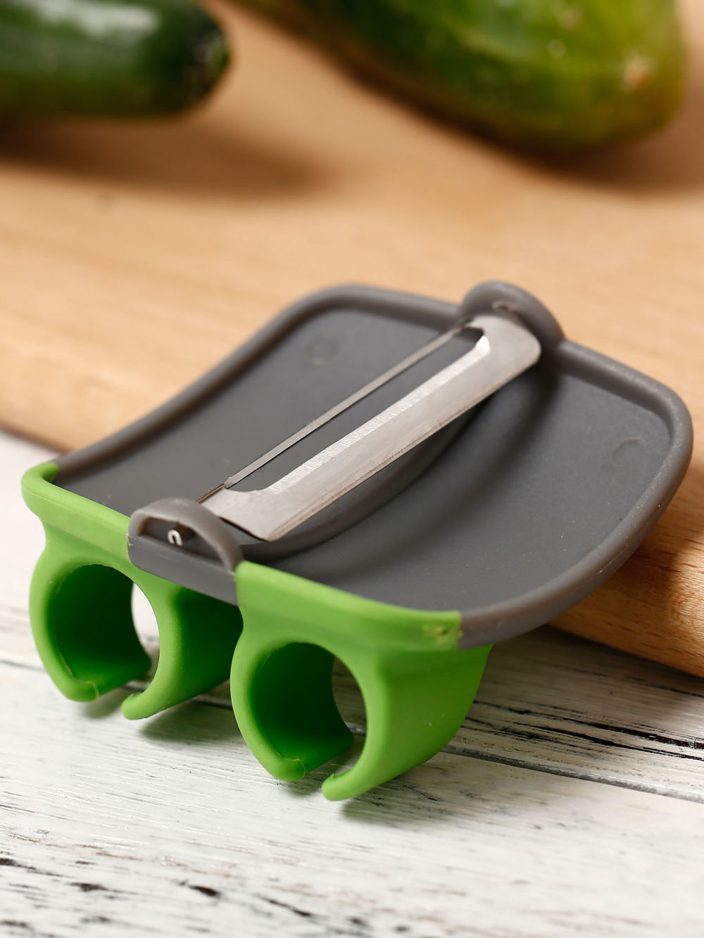 dropship 1pc, Hand Vegetable Peeler, Palm Peeler, Rubber Finger Grips Comfortable To Peel Pumpkin, Random Color