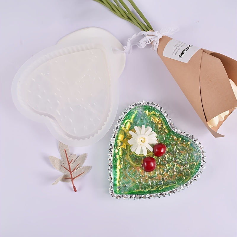 dropship 1pc Heart-shaped Striped Dewdrop Tray Saucer Love Water Pattern Storage Box Silicone Mold