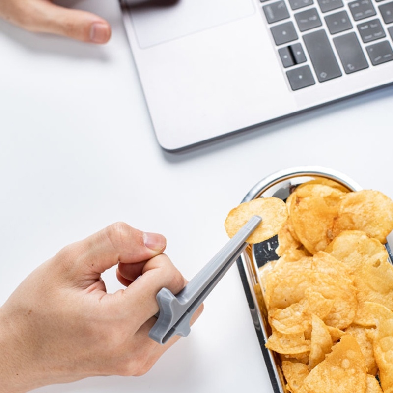 dropship Finger Chopsticks for Gamer Gaming Snack Clips Plastic Chopstick Snack Food Finger Tongs Lazy Artifact Assistant Finger Tool