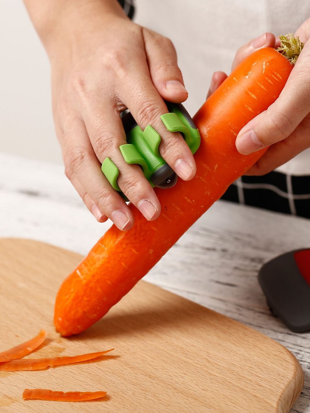 dropship 1pc, Hand Vegetable Peeler, Palm Peeler, Rubber Finger Grips Comfortable To Peel Pumpkin, Random Color
