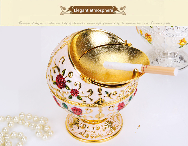 dropship Windproof Ashtray with Flip Lid for Cigarette Metal Portable Smoking Tobacco Ashtray Indoor Outdoor; Handicrafts Rose Pattern Cl