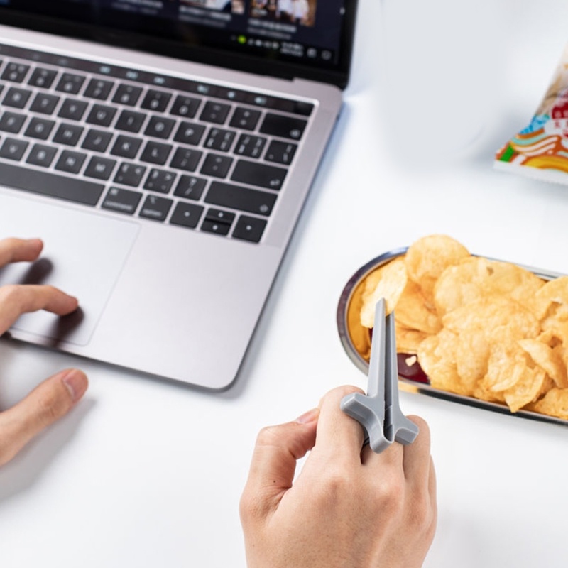 dropship Finger Chopsticks for Gamer Gaming Snack Clips Plastic Chopstick Snack Food Finger Tongs Lazy Artifact Assistant Finger Tool
