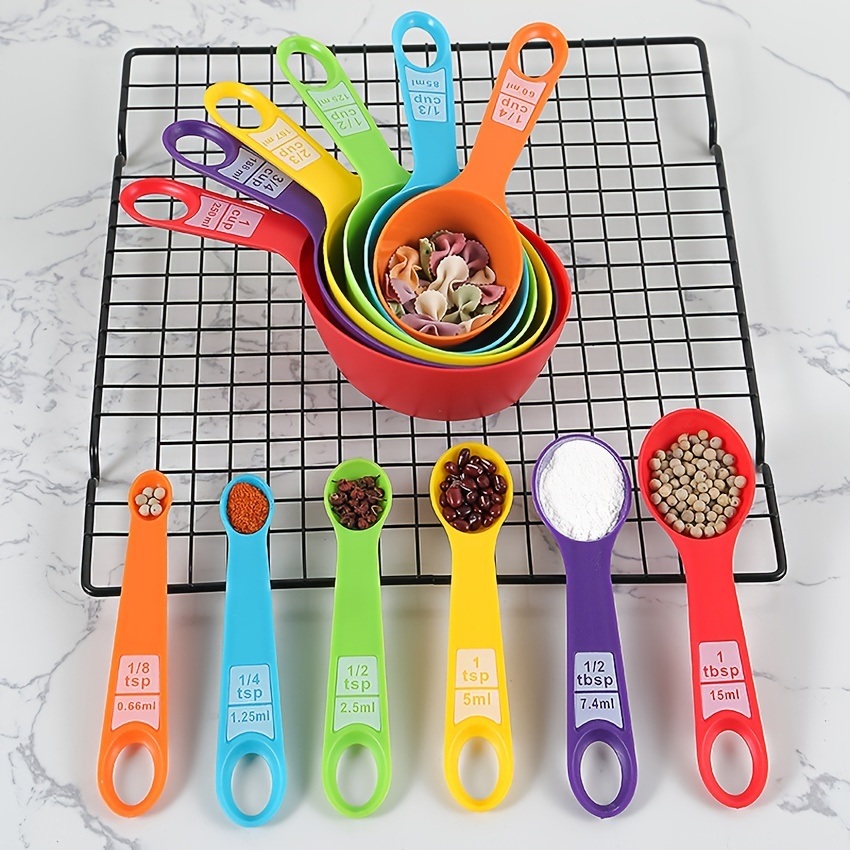 dropship Set 12 Pieces Plastic Measuring Cup Measuring Spoon Set With Scale Color Kitchen Baking Tools Flour Milk Powder Coffee Measuring