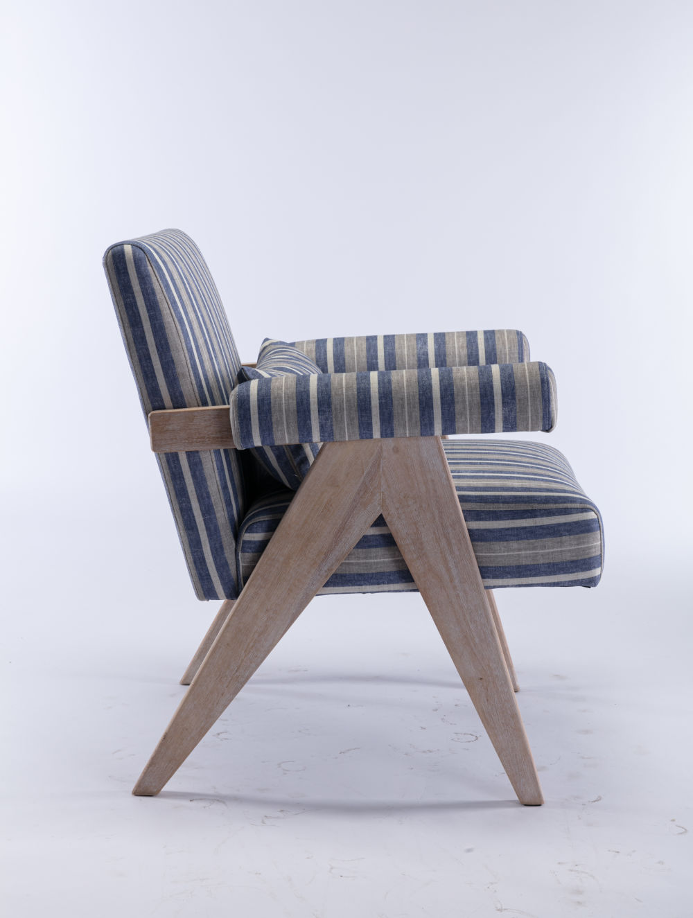 dropship Accent chair, KD rubber wood legs with black finish. Fabric cover the seat. With a cushion.Blue Stripe